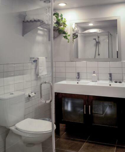 Central, Modern Loft Style Home - 2 Min Walk From Town Queenstown Exterior foto